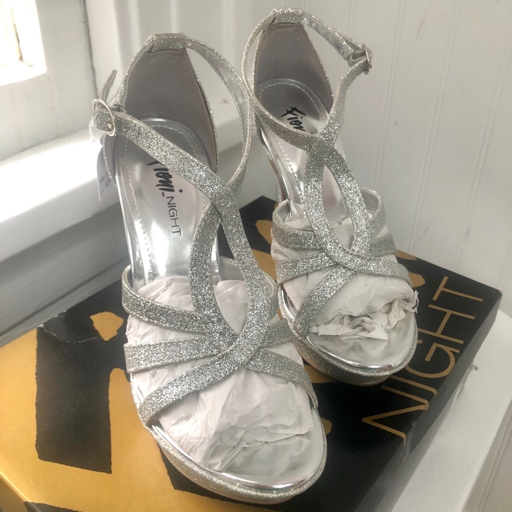Fioni Night Silver Glitter Heels New with Box